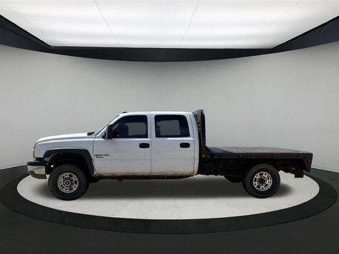 Used 2005 Chevrolet Silverado 3500 LS w/ Heavy-Duty Power Package AWD/4WD image 4