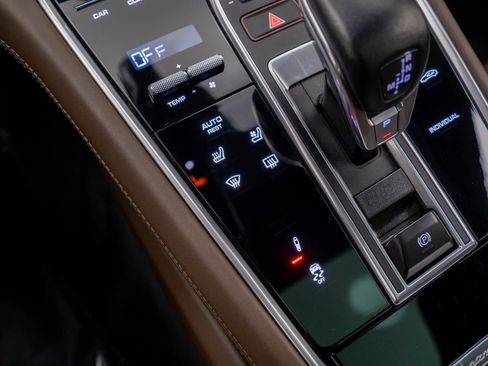 Used 2019 Porsche Panamera Turbo S Executive image 24