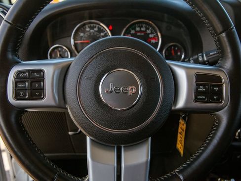 Used 2016 Jeep Wrangler Unlimited Rubicon AWD/4WD image 15