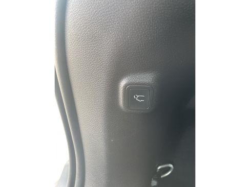 Used 2019 Jeep Cherokee Limited AWD/4WD image 10