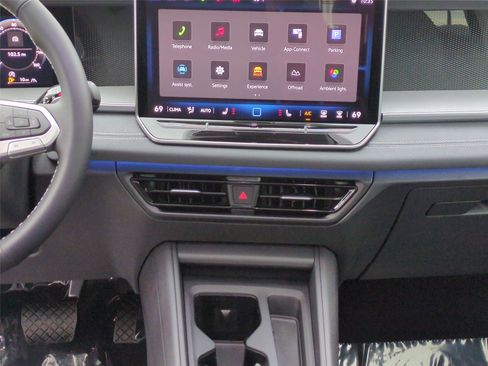 New 2026 Volkswagen Tiguan SE AWD/4WD image 14