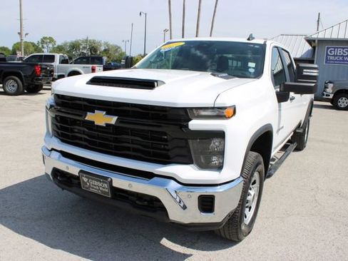 Used 2025 Chevrolet Silverado 2500 W/T w/ WT/CX Safety Package AWD/4WD image 3
