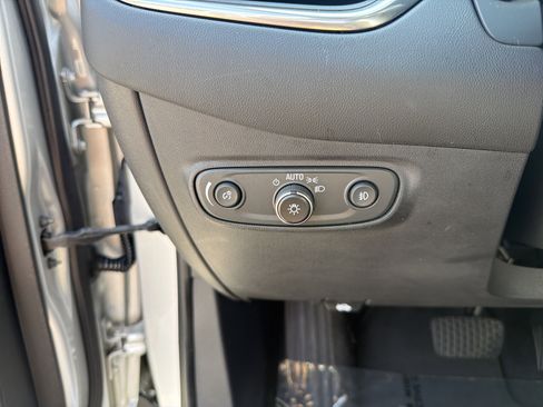 Used 2020 Chevrolet Equinox LT image 34