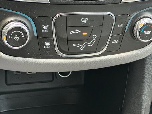 Used 2021 Chevrolet Equinox LS w/ LS Convenience Package image 20