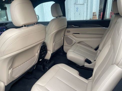 Used 2025 Jeep Grand Cherokee L Limited w/ Luxury Tech Group II AWD/4WD image 13