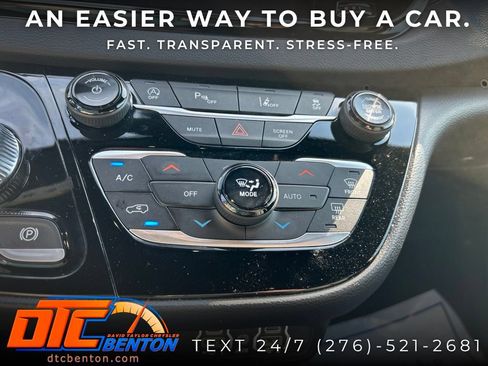 Used 2025 Chrysler Pacifica Select FWD image 22