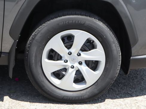 Used 2021 Toyota RAV4 LE w/ Carpet Mat Package (TMS) AWD/4WD image 40