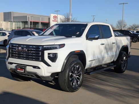 Used 2024 GMC Canyon Denali image 11