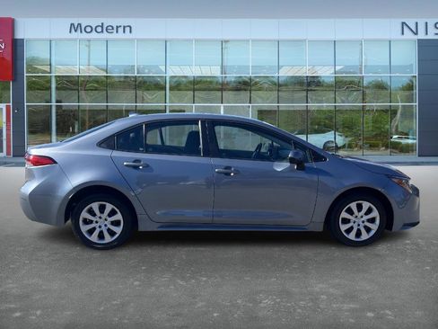 Used 2023 Toyota Corolla LE image 4