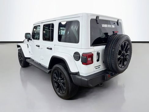Used 2025 Jeep Wrangler Unlimited Sahara AWD/4WD image 8