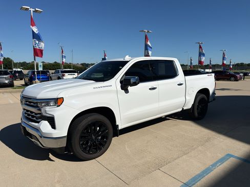 Used 2022 Chevrolet Silverado 1500 LTZ AWD/4WD image 1