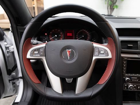 Used 2009 Pontiac G8 GXP RWD image 16