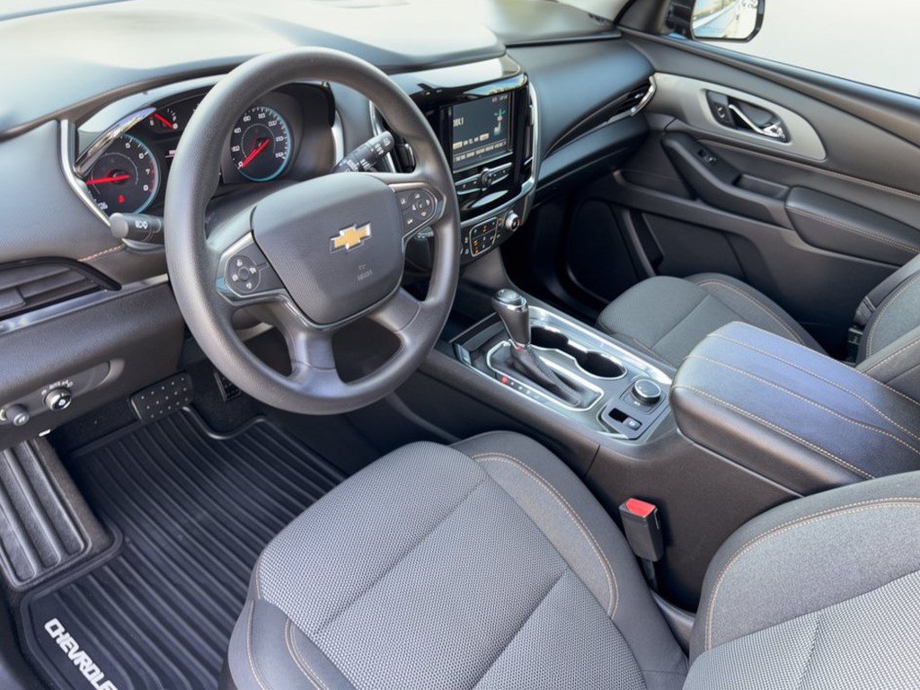 Used 2018 Chevrolet Traverse LS FWD image 4