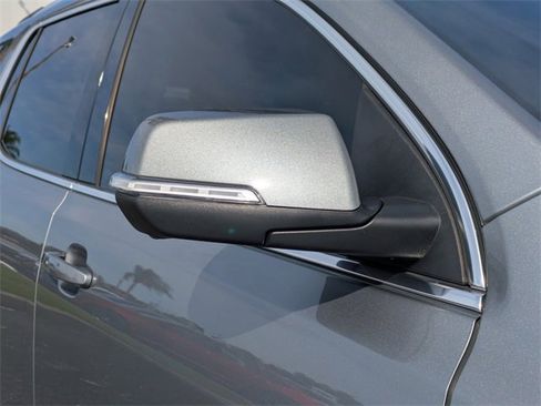 Used 2023 GMC Acadia SLT w/ Technology Package image 15