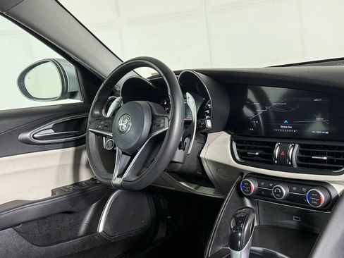 Used 2018 Alfa Romeo Giulia AWD image 33