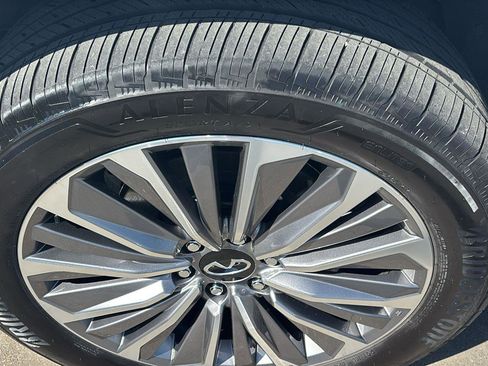 Used 2025 INFINITI QX80 Luxe image 10