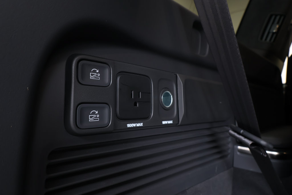 Used 2022 Rivian R1S Launch Edition Quad AWD/4WD image 16