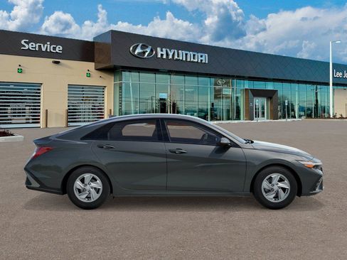 New 2026 Hyundai Elantra SE FWD image 7