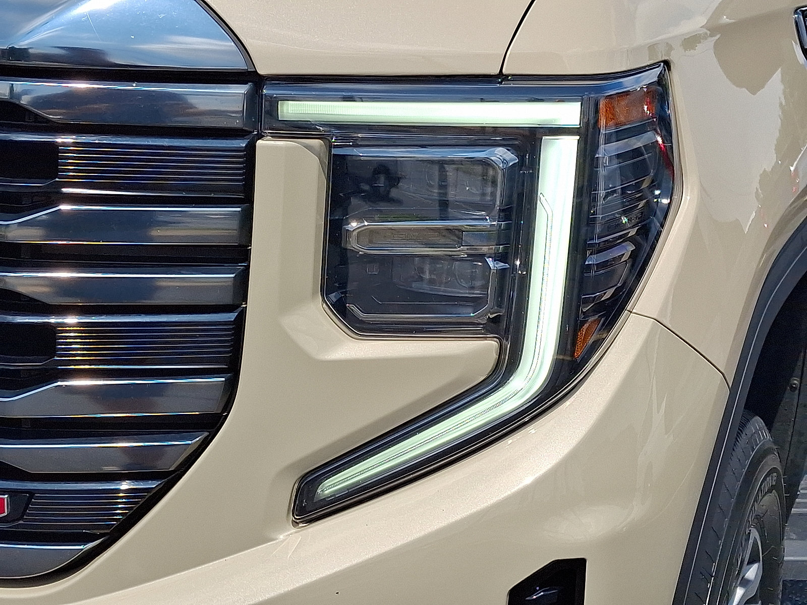 Used 2023 GMC Sierra 1500 AT4 w/ Technology Package AWD/4WD image 10