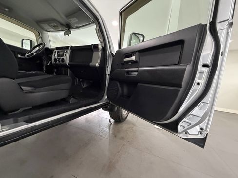 Used 2007 Toyota FJ Cruiser 4WD image 17