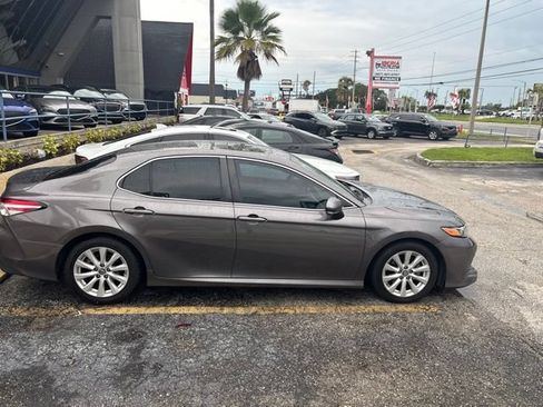Used 2018 Toyota Camry LE w/ Moonroof Package FWD image 4