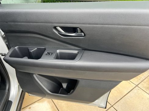 Used 2024 Nissan Pathfinder SV FWD image 9