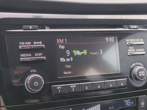 Used 2017 Nissan Rogue SV AWD/4WD image 13