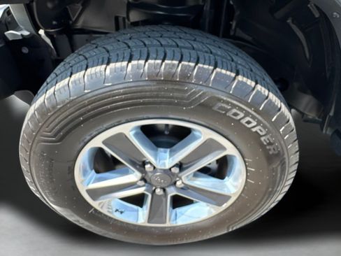 Used 2018 Jeep Wrangler Unlimited Sahara AWD/4WD image 22