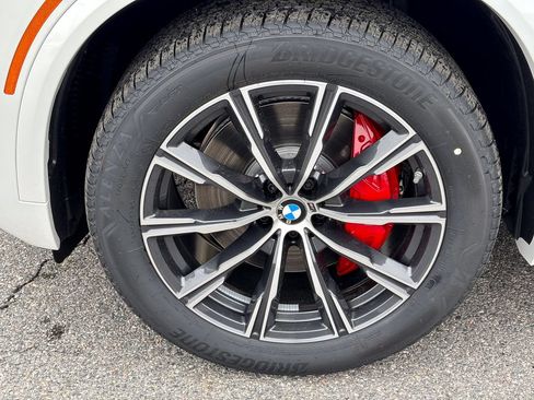 New 2026 BMW X5 xDrive40i w/ M Sport Package AWD/4WD image 8