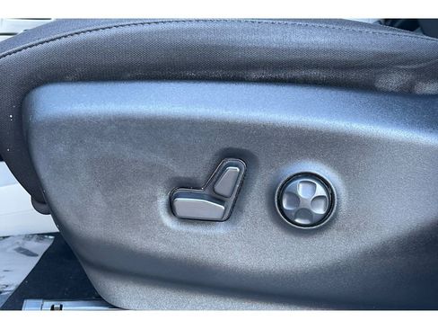 Used 2021 Chrysler Pacifica Touring w/ Uconnect Theater Family Group image 13