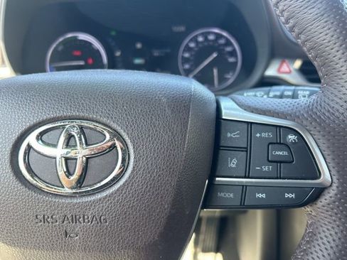 Used 2023 Toyota Sienna Platinum image 26