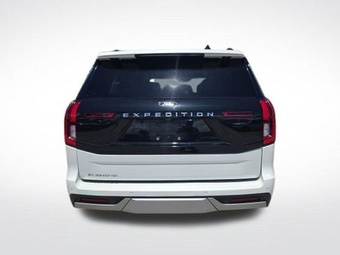 Used 2025 Ford Expedition Platinum w/ Driver's Package AWD/4WD image 4