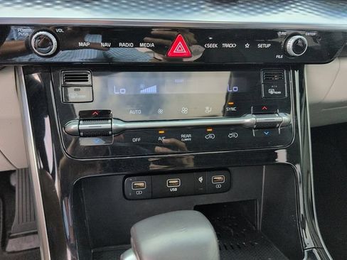 Used 2024 Kia Carnival SX Prestige FWD image 23