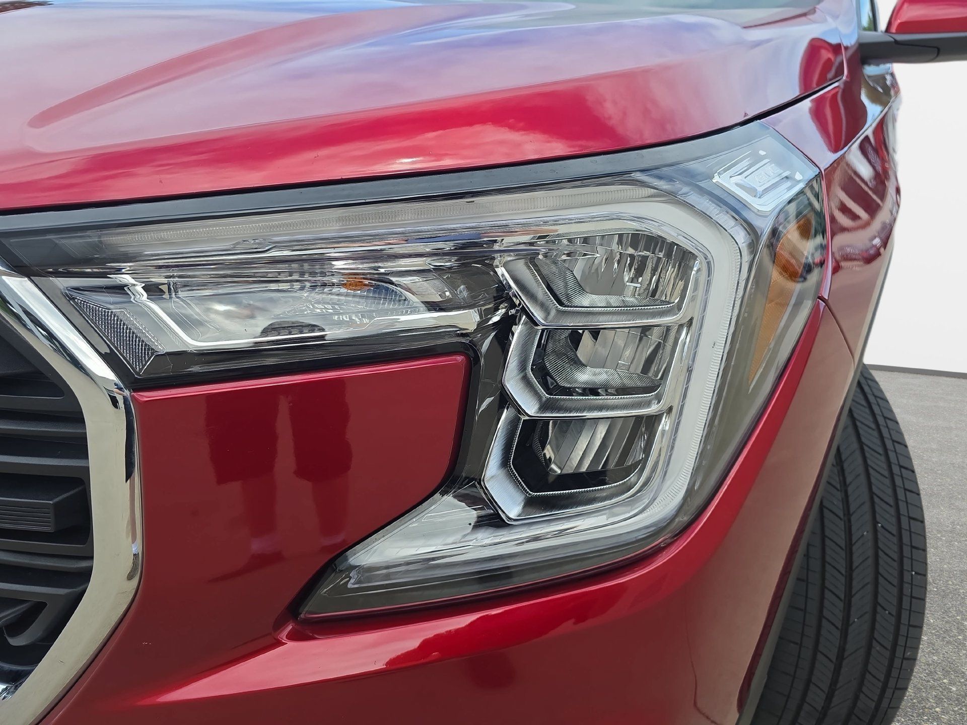 Used 2024 GMC Terrain SLE w/ Driver Convenience Package FWD image 28