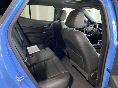 Used 2024 Chevrolet Trax RS w/ Sunroof Package FWD image 12