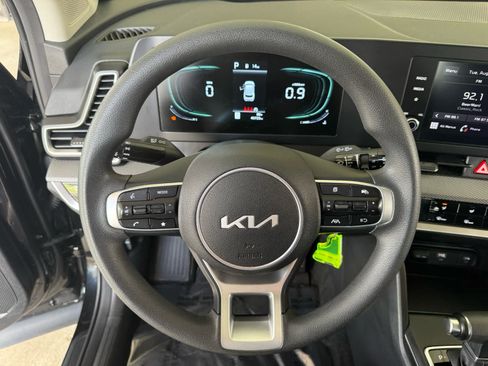 Used 2024 Kia Sportage LX AWD/4WD image 2