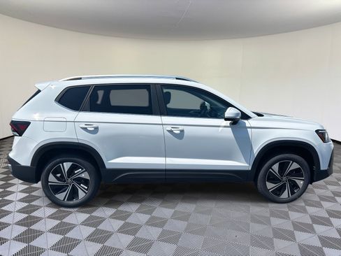 New 2025 Volkswagen Taos SE image 2