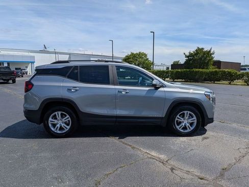 Used 2023 GMC Terrain SLE w/ Driver Convenience Package FWD image 2