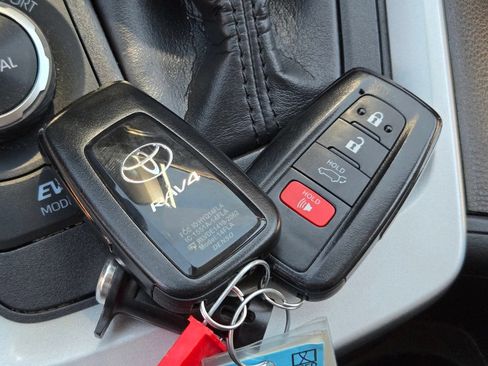 Used 2025 Toyota RAV4 XLE Premium AWD/4WD image 34