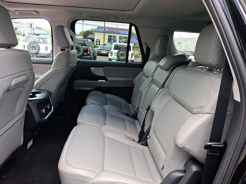 Used 2025 Ford Expedition Max Active AWD/4WD image 11