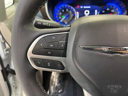 Used 2023 Chrysler Pacifica Limited image 19