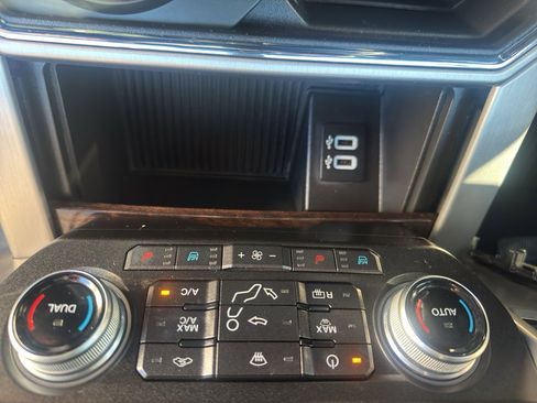 Used 2017 Ford F350 Platinum w/ Platinum Ultimate Package image 38