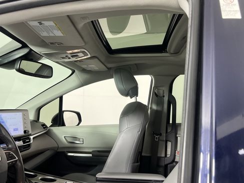 Used 2024 Toyota Sienna XLE image 23
