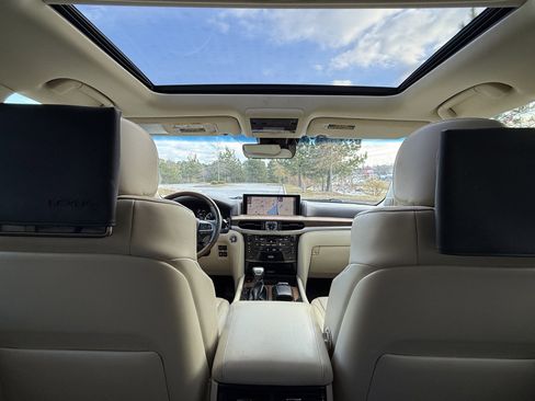 Used 2020 Lexus LX 570 4WD w/ Luxury Package image 35