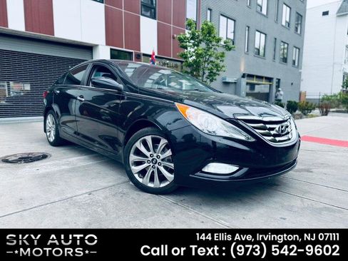 Used 2012 Hyundai Sonata SE w/ Navigation & Sunroof Pkg FWD image 3