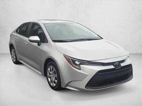 Certified 2025 Toyota Corolla LE image 3