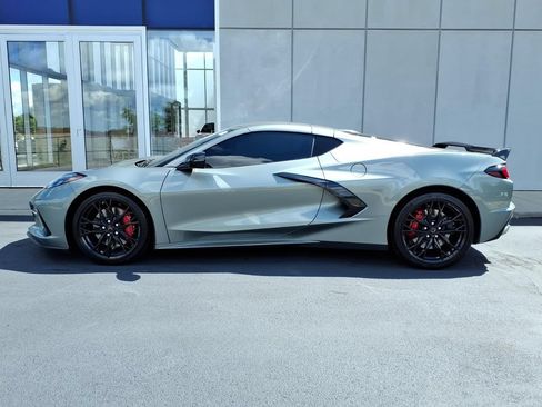 Used 2023 Chevrolet Corvette Stingray Premium Cpe w/ Z51 Performance Package RWD image 3