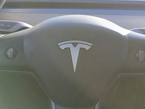 Used 2023 Tesla Model Y Long Range AWD/4WD image 21