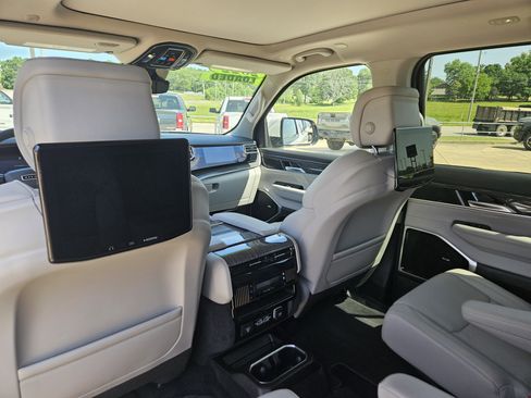 Used 2022 Jeep Wagoneer Series III w/ Premium Group I AWD/4WD image 18