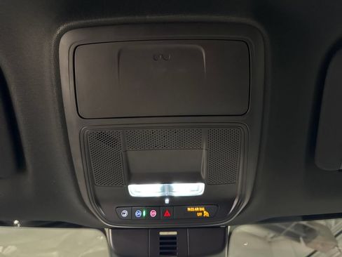 Used 2024 Chevrolet Traverse Z71 w/ LPO, Floor Liner Package AWD/4WD image 23
